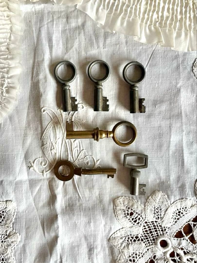 ◆フランスアンティーク｜小さい鍵セットミニサイズシンプル輪っかペンダント幸運