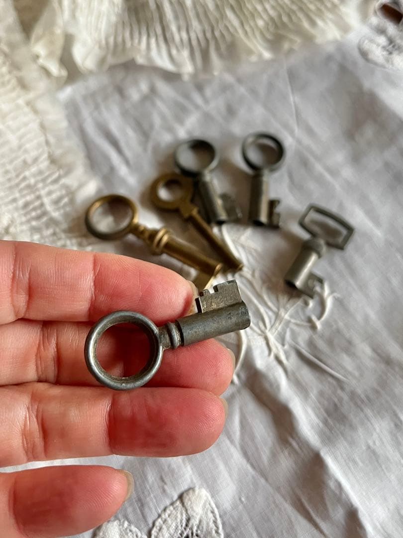 ◆フランスアンティーク｜小さい鍵セットミニサイズシンプル輪っかペンダント幸運