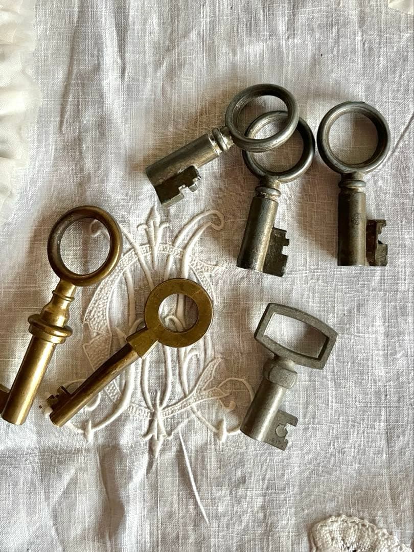 ◆フランスアンティーク｜小さい鍵セットミニサイズシンプル輪っかペンダント幸運