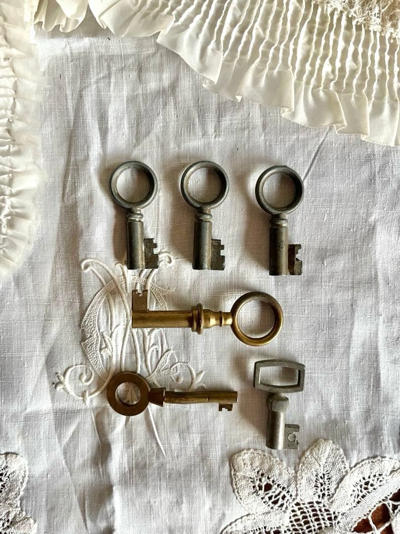 ◆フランスアンティーク｜小さい鍵セットミニサイズシンプル輪っかペンダント幸運