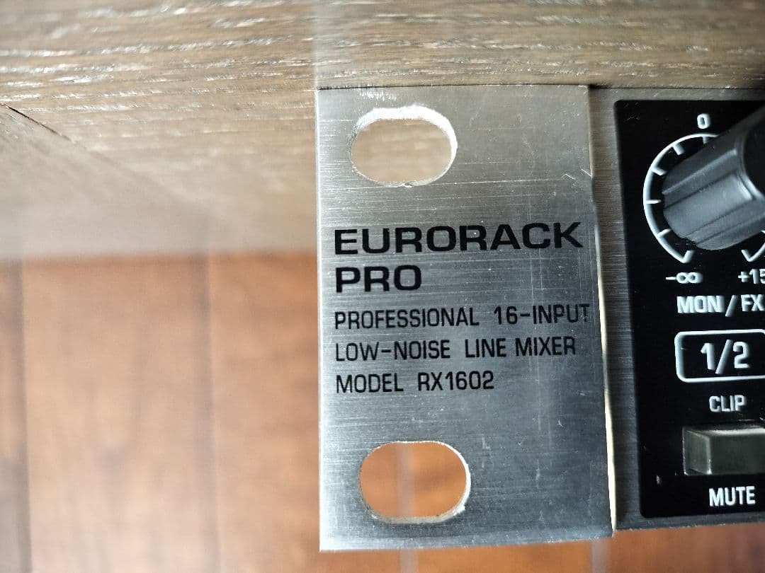 BEHRINGER RX1602 EURORACK PRO ラインミキサー