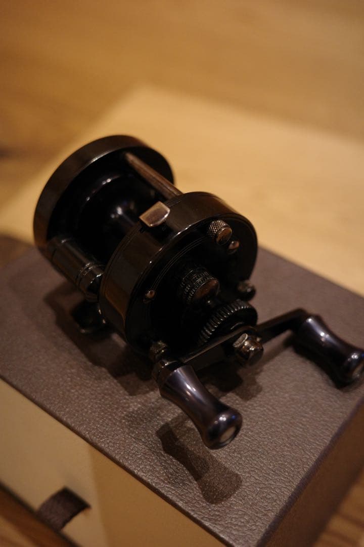 ブライトリバー　FS-49A full black ベイトリール