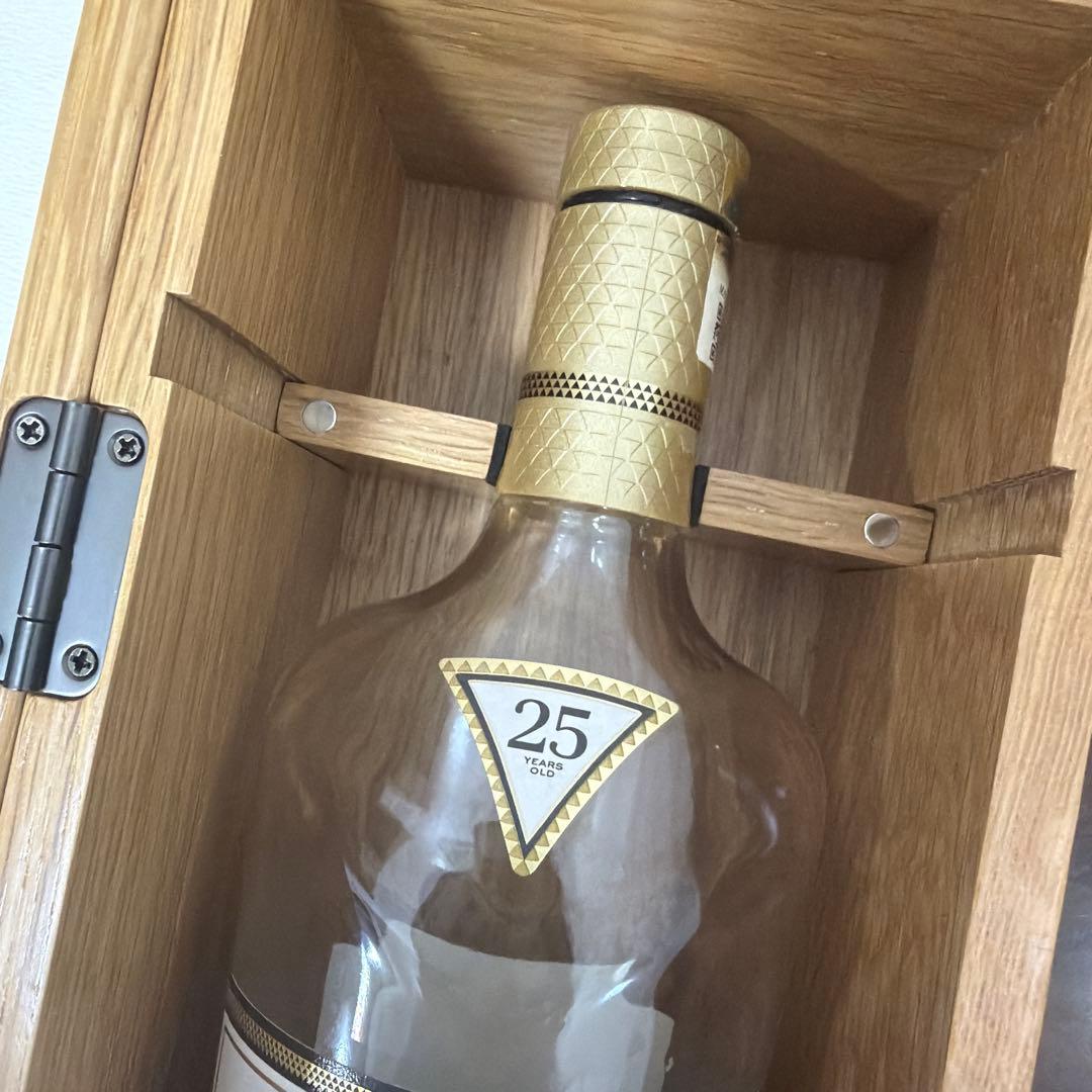 MACALLAN マッカラン ハイランド スコッチウイスキー 25年 【空瓶】