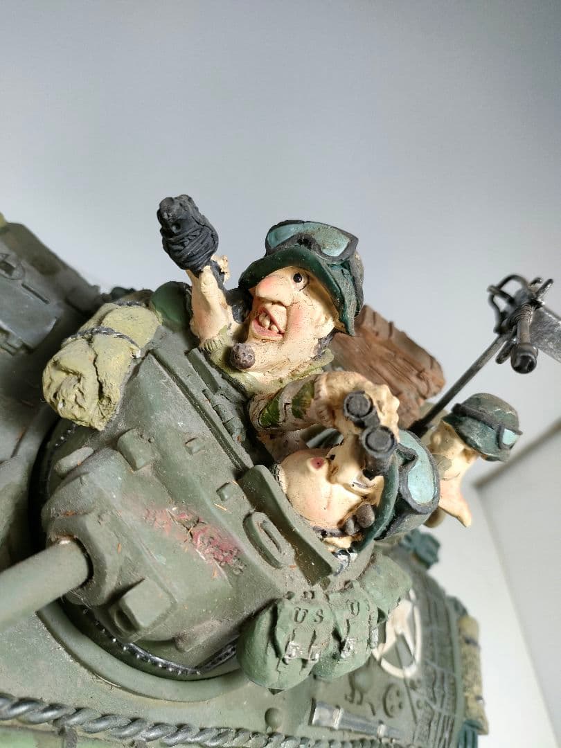 戦車　陶器　デフォルメ