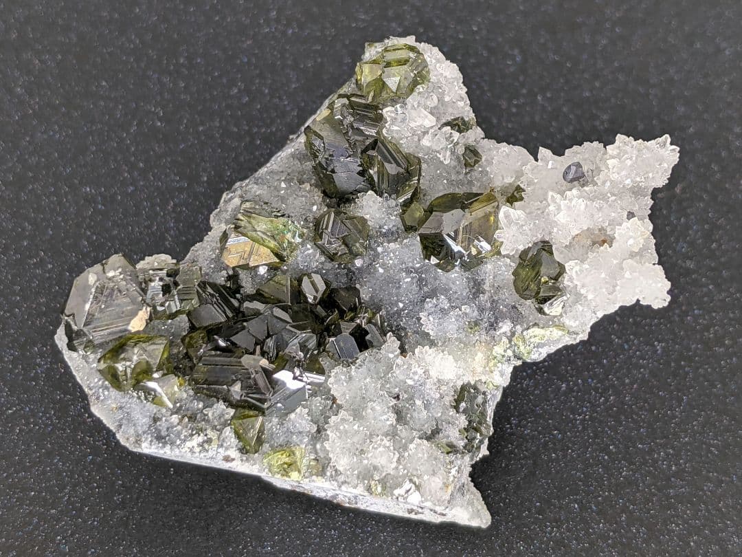 スファレライト ③ 純閃亜鉛鉱 ブルガリア産 鉱物標本