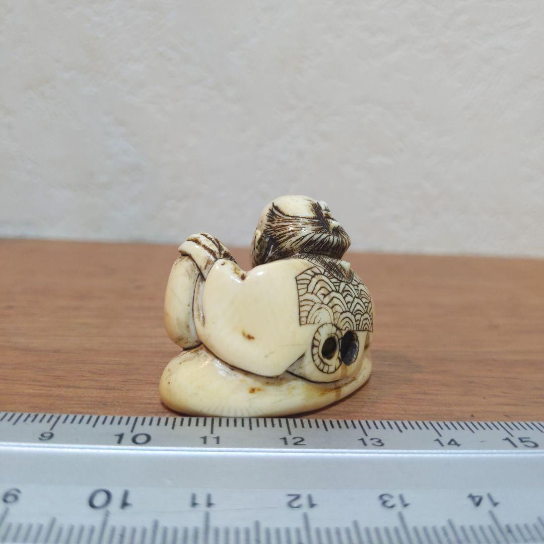 時代提げ物 人物根付 天然素材 在銘【翁と福だるま】高さ約2.9cm重さ約20ｇ