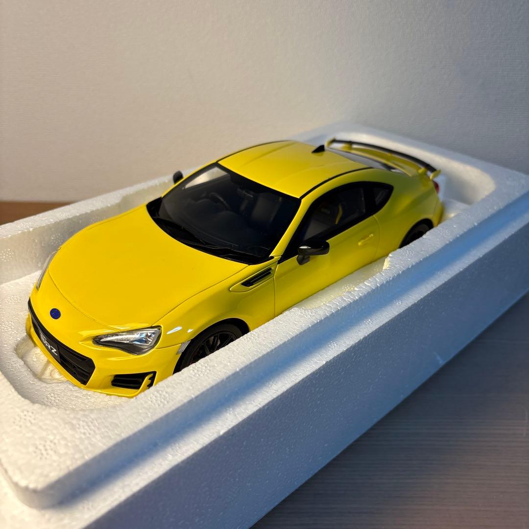 京商　スバル BRZ イエロー 1/18 ミニカー　サムライ　シリーズ