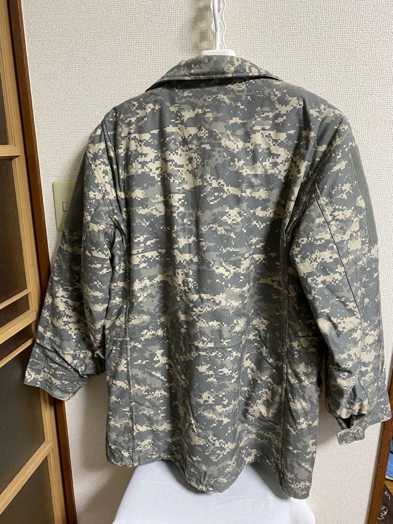 デジタル迷彩のジャケット
