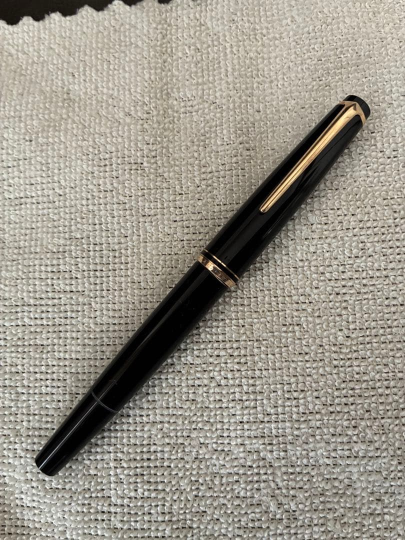◾️MONT BLANC モンブラン◾️黒 万年筆 No. 22◾️黒色／金色◾️
