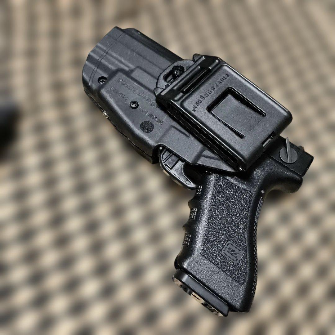 1 東京マルイ製　グロック18C　ガスブローバック　予備マグ　ホルスターセット