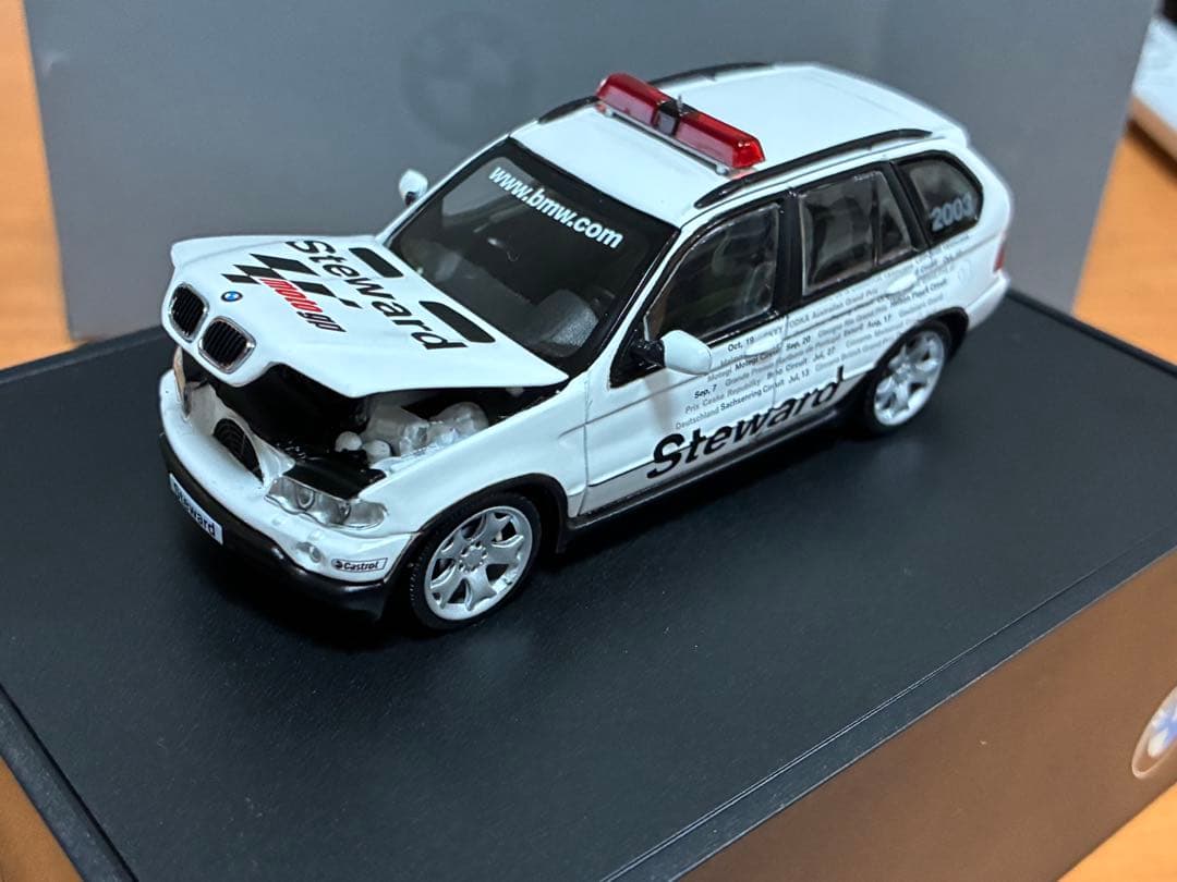 ディーラー特注 ミニチャンプス X5 Steward Car MotoGP