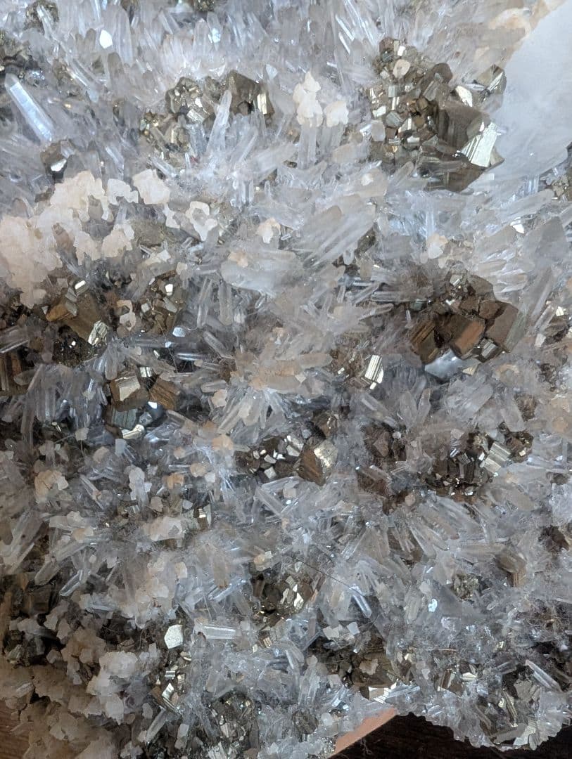 水晶と黄鉄鉱の共生鉱物　大型　引き取り