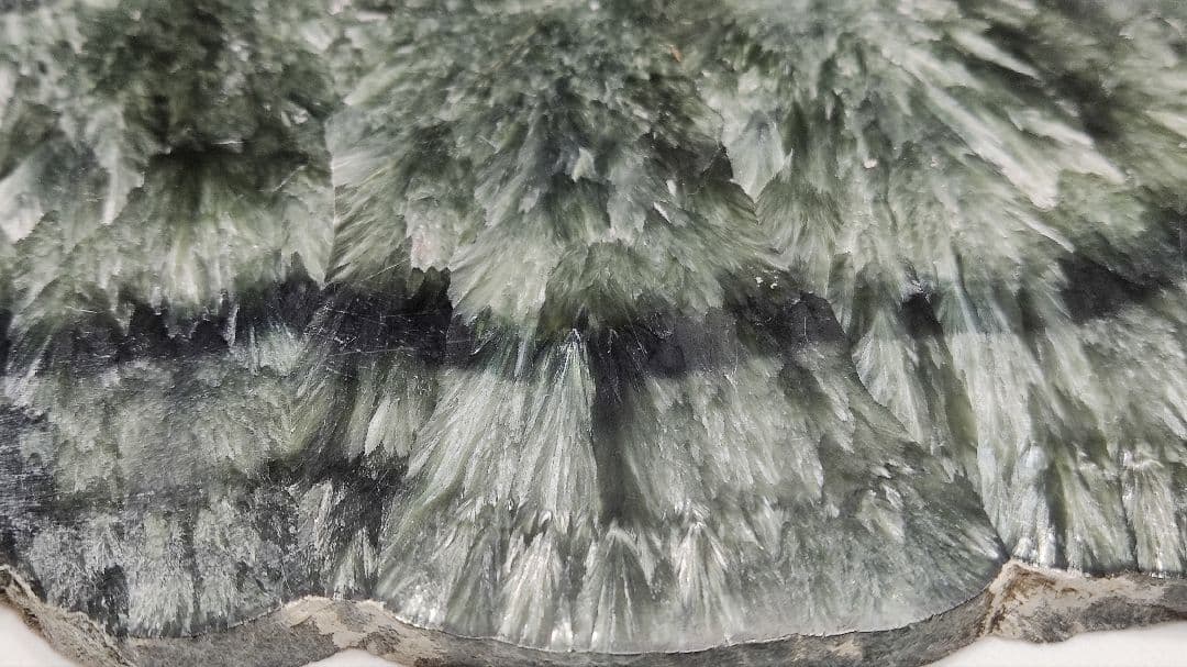 パワーストーン　天然石　セラフィナイト　斜緑泥石　プレート　225g　N.398