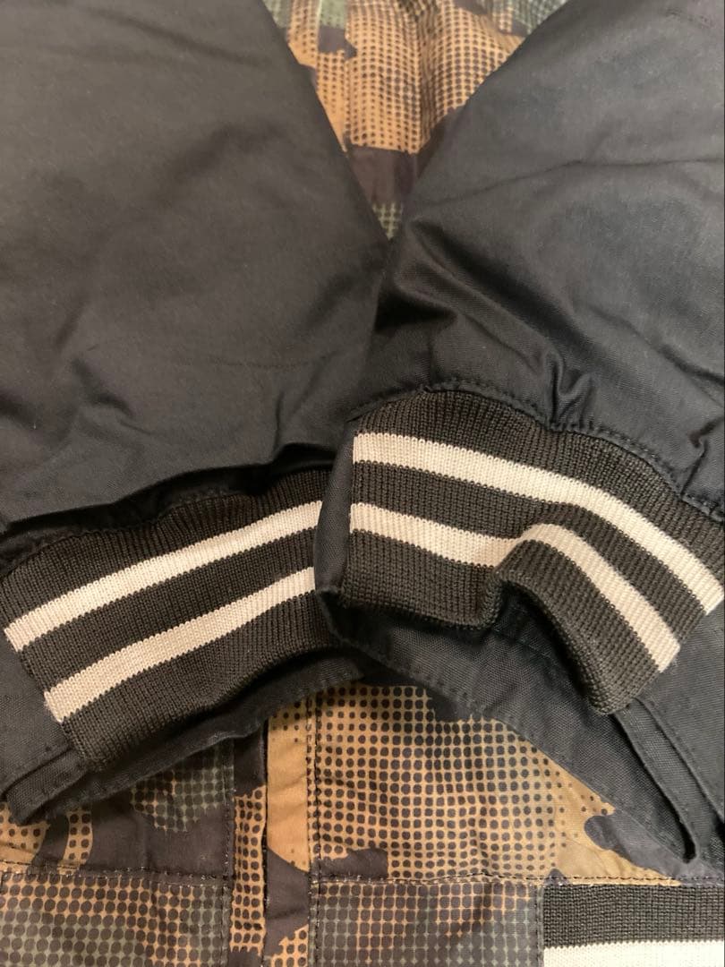 Burton キッズスノーボードウェア上下セット　赤 迷彩柄　M