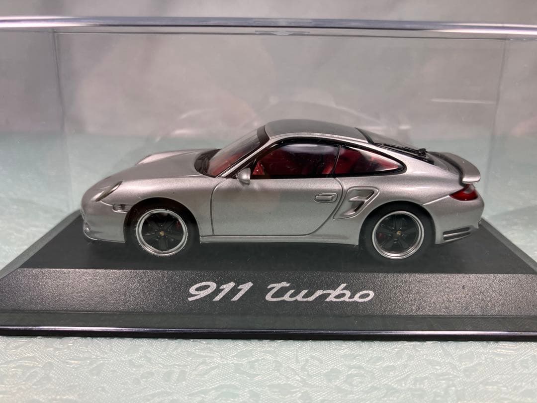 ディーラー特注ミニチャンプス　ポルシェ 911 turbo 991型2013年