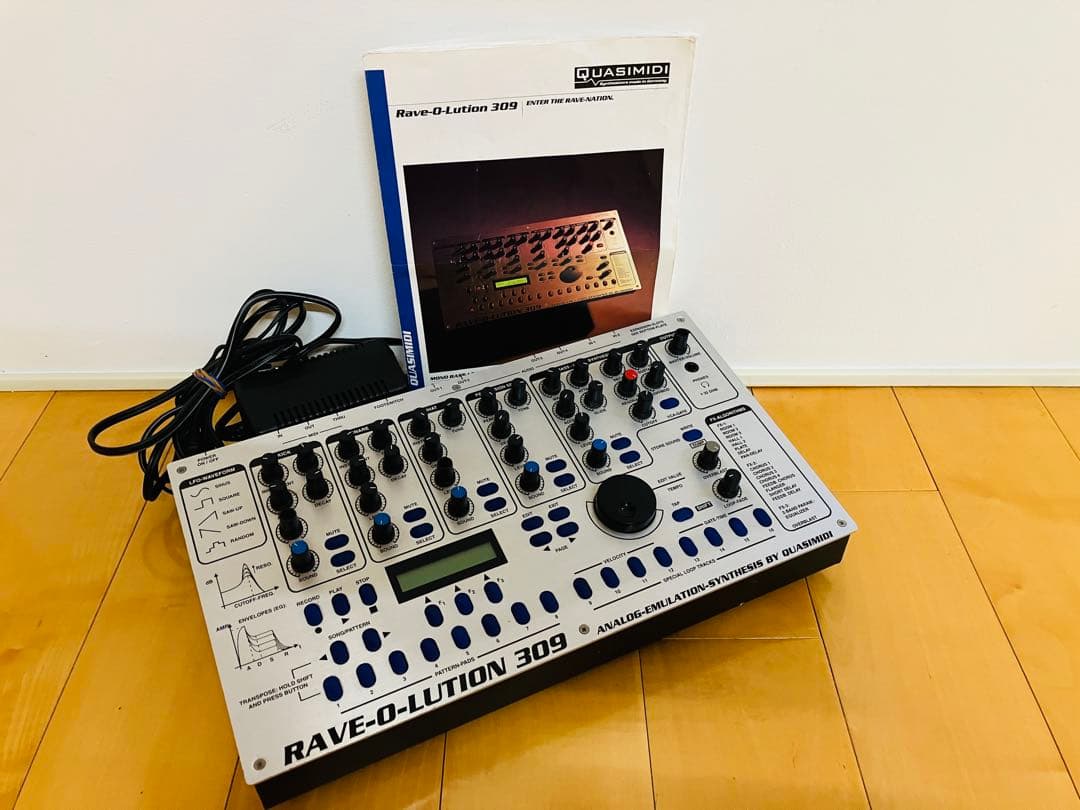 ［希少・アナログシンサ］Quasimidi Rave-o-lution 309