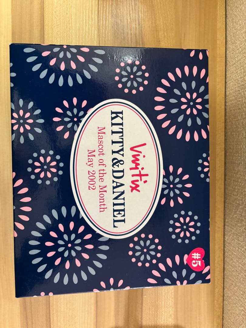 激レア　vivitix限定キティ＆ダニエル マンスリーマスコット2002年5月