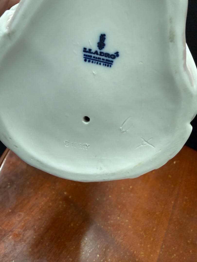 リヤドロ フィギュリン 傘を持つ女性 展示保管品