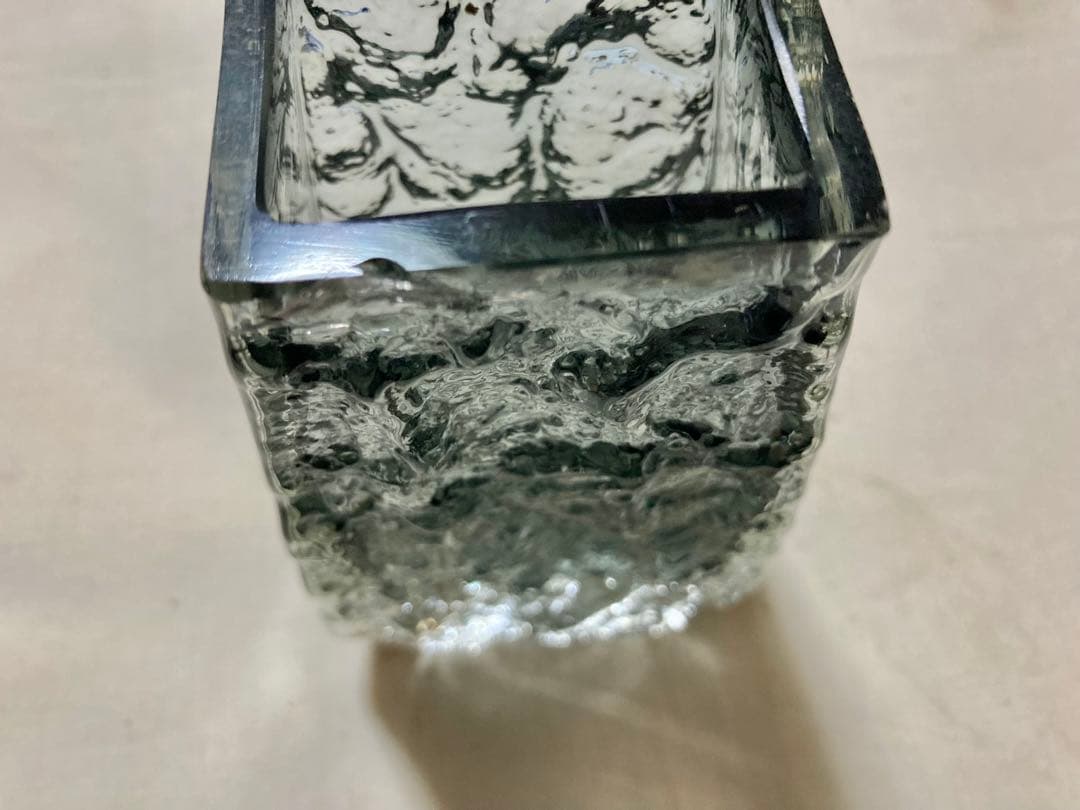 ビンテージ花瓶?(Whitefriars1966年)