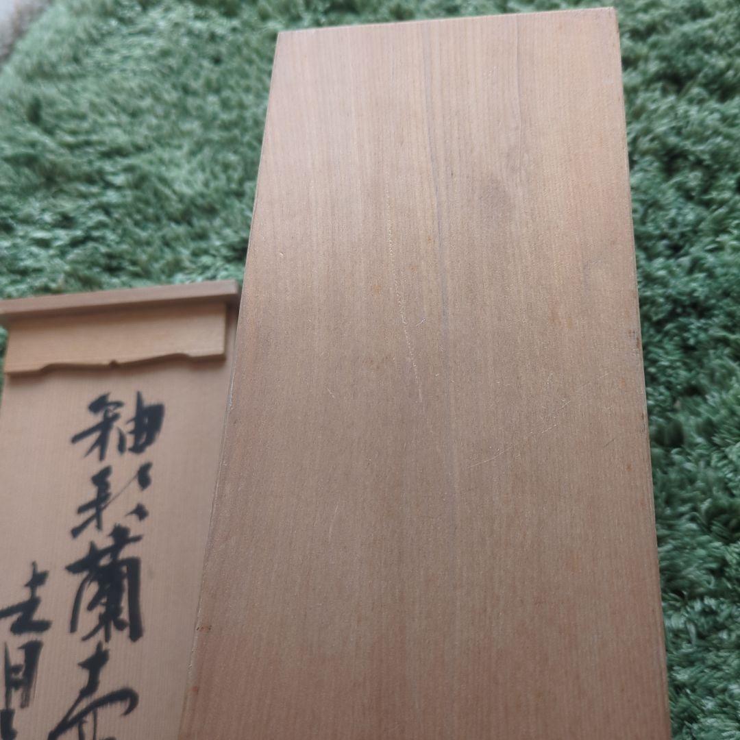 青緑色の葉模様の陶器花瓶