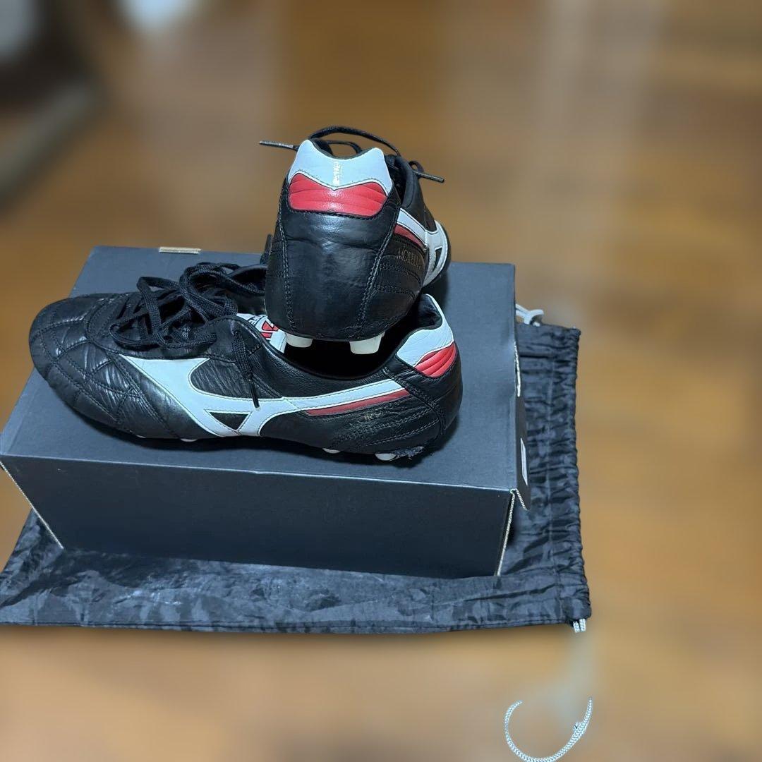 サッカーシューズ 黒/赤/白 合成皮革