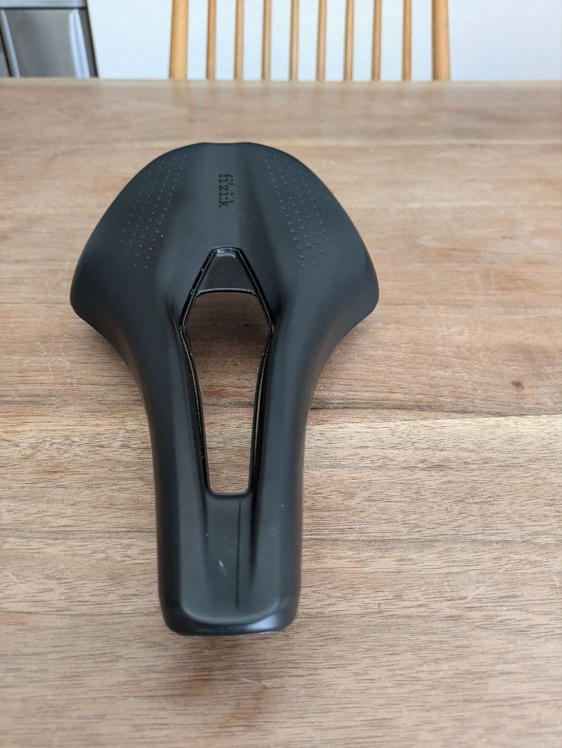 fi’zi:k フィジーク Tempo Argo R3サドル 150mm