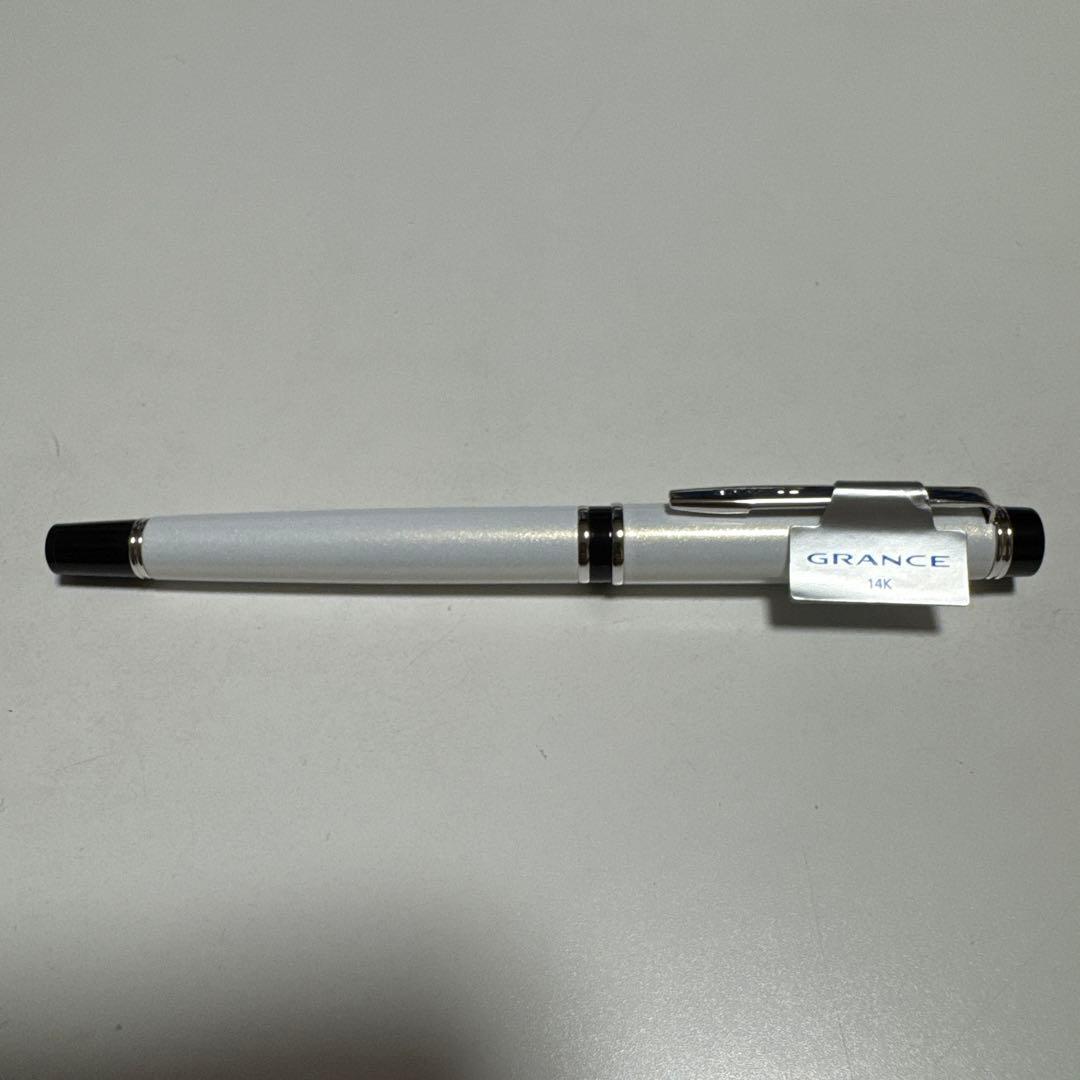 パイロット　万年筆　2017年限定万年筆　グランセ　雪　限定版　中字　Ｍニブ