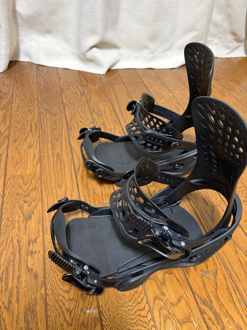 FLUX PR ブラック ビンディング　※ビスが4本しかありません