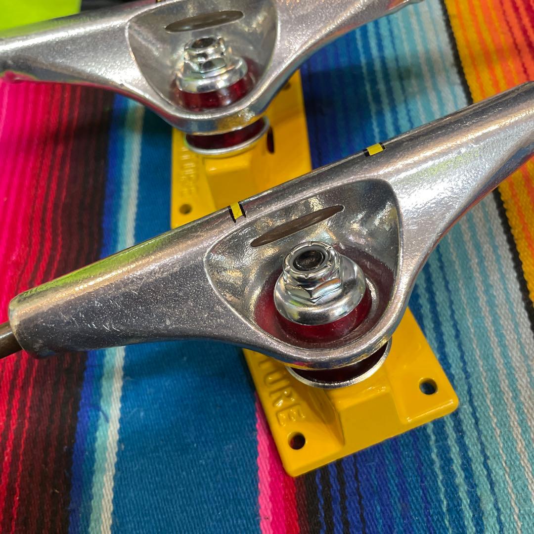 Venture スケートボードトラック シルバー/イエロー5.6