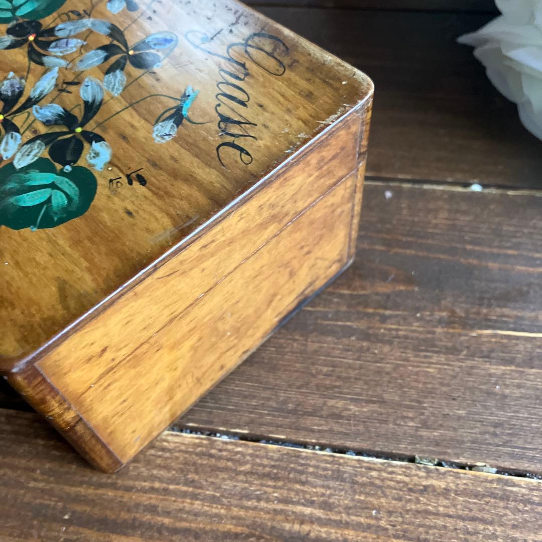 フランスアンティークモシュリンヌ　フランスアンティーク木箱　中ふわ