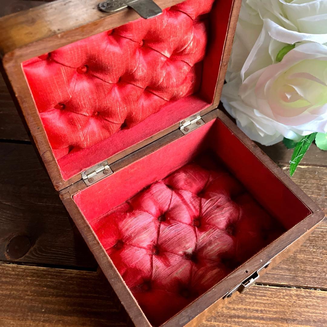 フランスアンティークモシュリンヌ　フランスアンティーク木箱　中ふわ