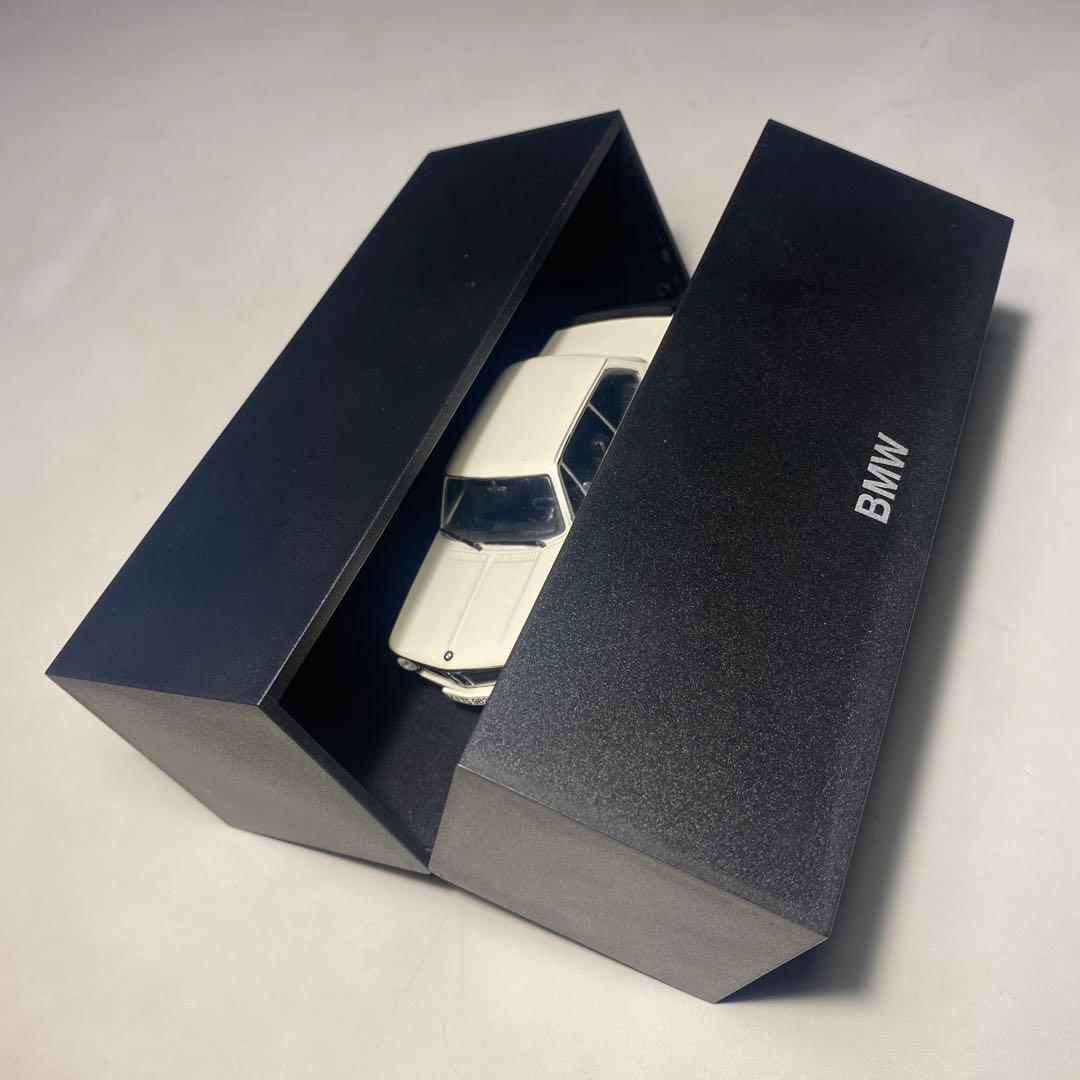  2002 turbo ミニカー ディーラー純正品　ホワイト