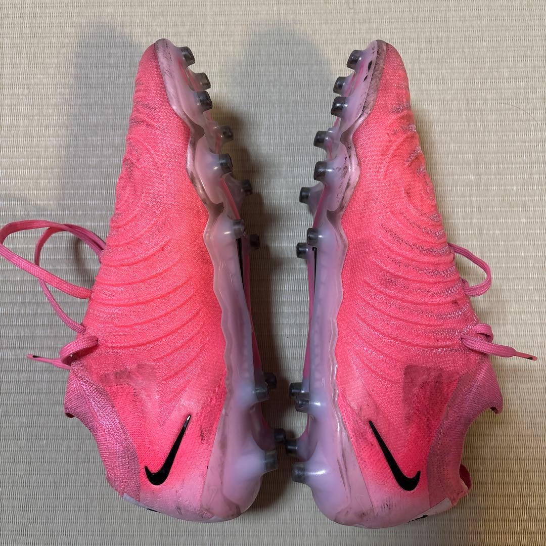 Nike Phantom ピンク サッカーシューズ