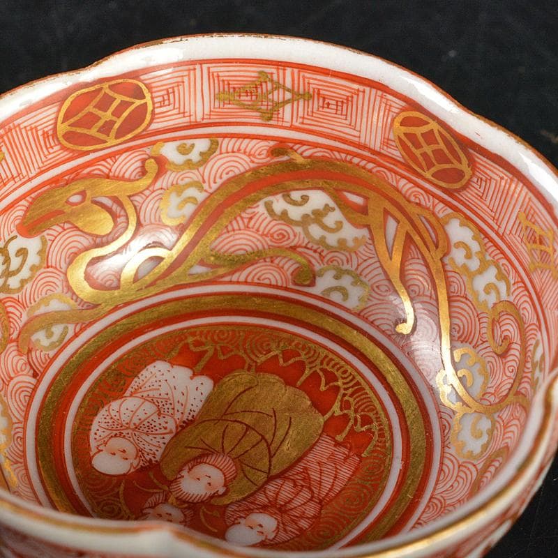 九谷焼　谷口金陽堂造　赤絵金彩　依八郎意　人物文　盃　一對　共箱　M　R6335