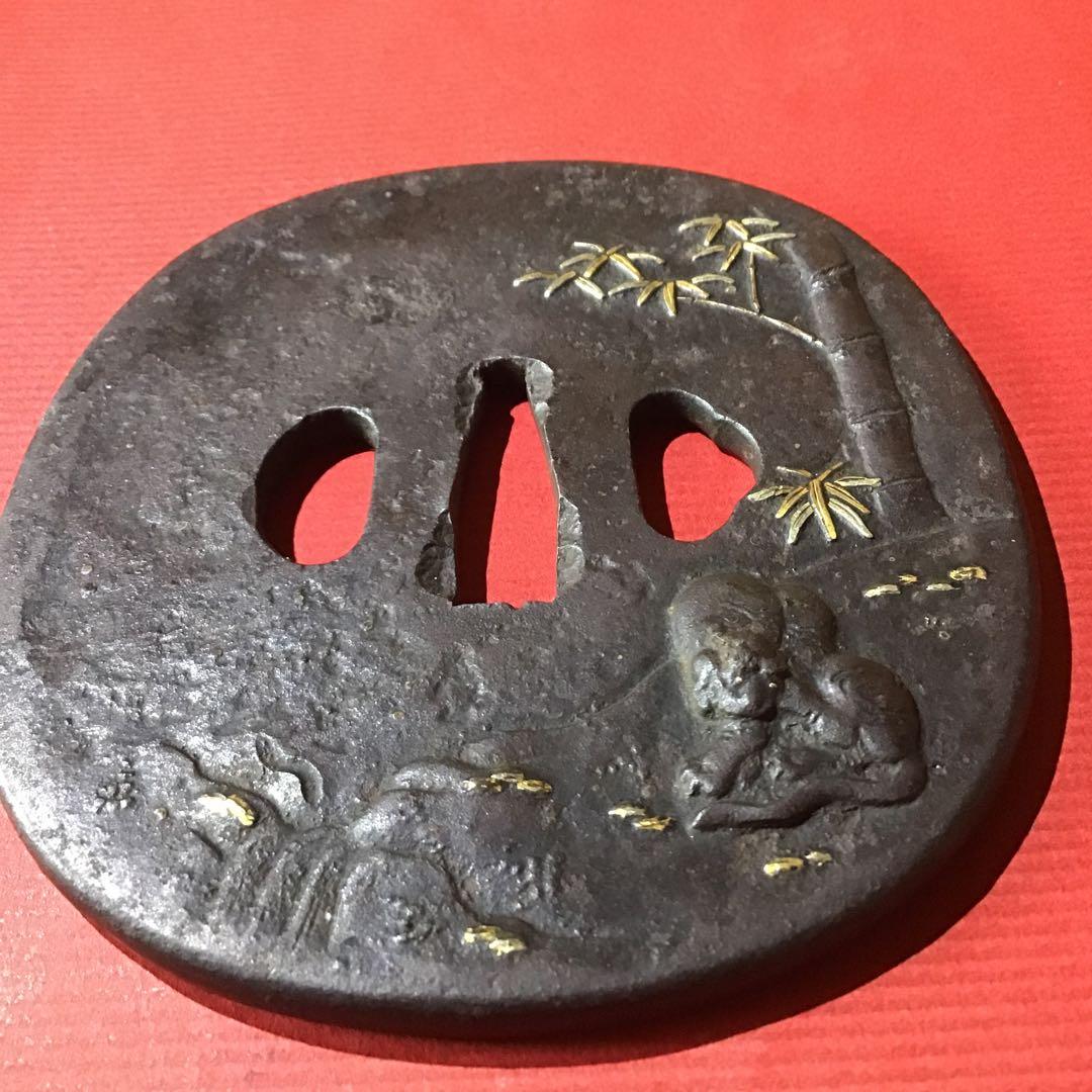 鉄地木瓜形高彫色絵象嵌鍔　「竹林に虎」　大鍔　径95㎜厚さ13㎜江戸時代保証　書