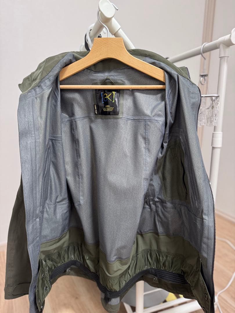 美品 Burton [ak] ホバー GORE-TEX 3レイヤージャケットXS