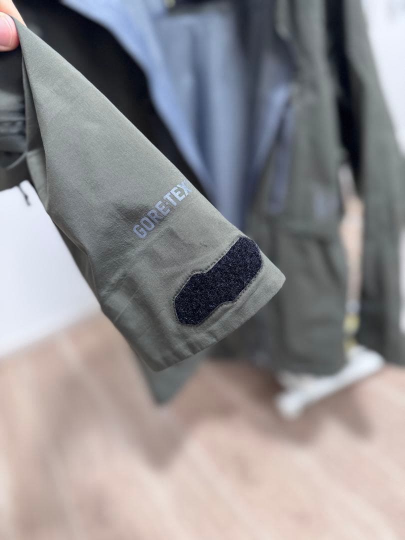 美品 Burton [ak] ホバー GORE-TEX 3レイヤージャケットXS