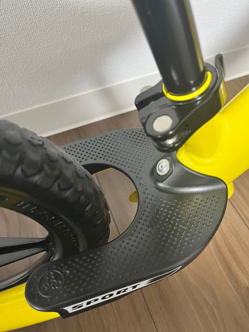 ストライダー　12インチ　ストライダー　黄色