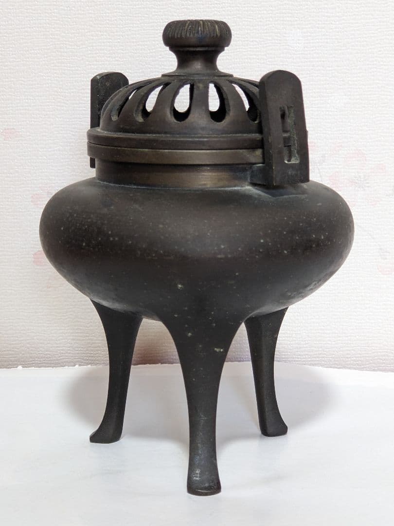 ♦高岡銅器 透し火屋蓋 袴形 三足香炉 銅器 唐金 香道具 置物 飾り 骨董品