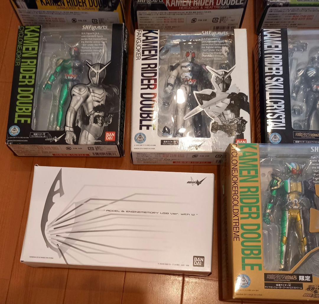 仮面ライダーW フィギュア & アクセル エンジン ウェザー USB まとめ売り