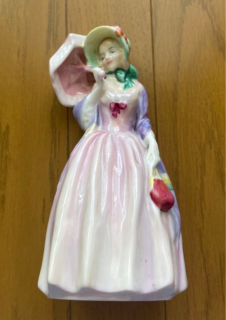 ロイヤルドルトン　MISS DEMURE