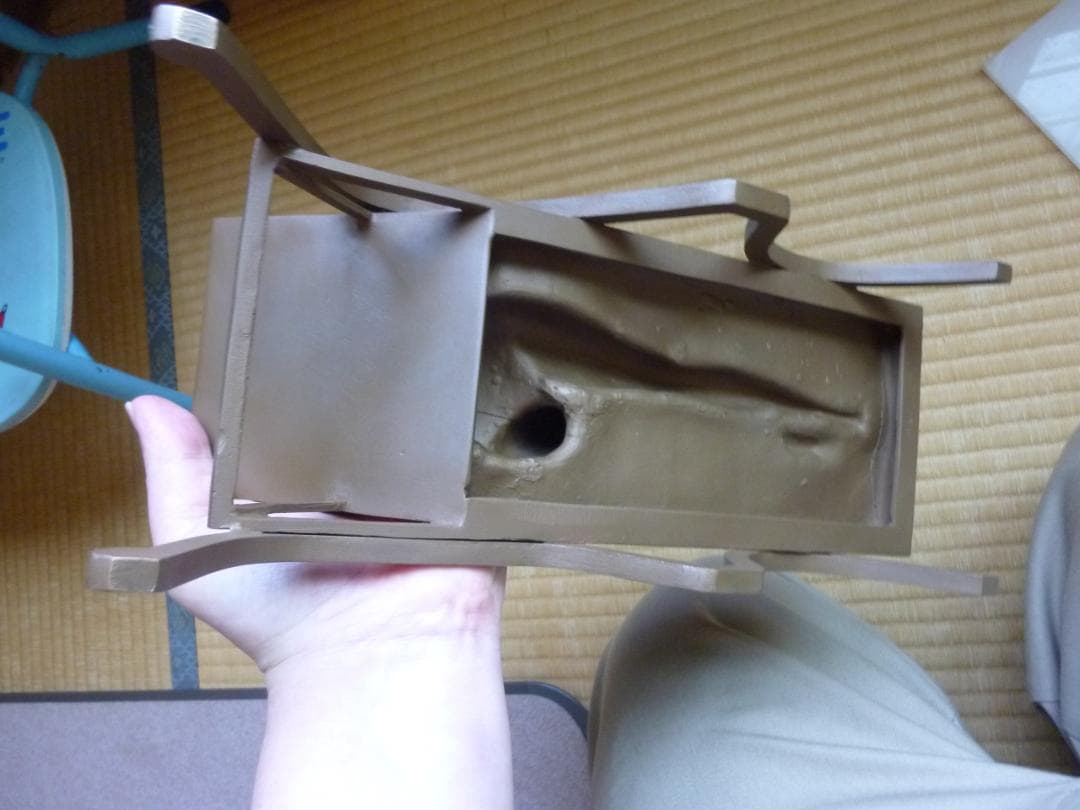 レトロ！ 銅炎 リクライニングチェアーで、寛ぐ女性像