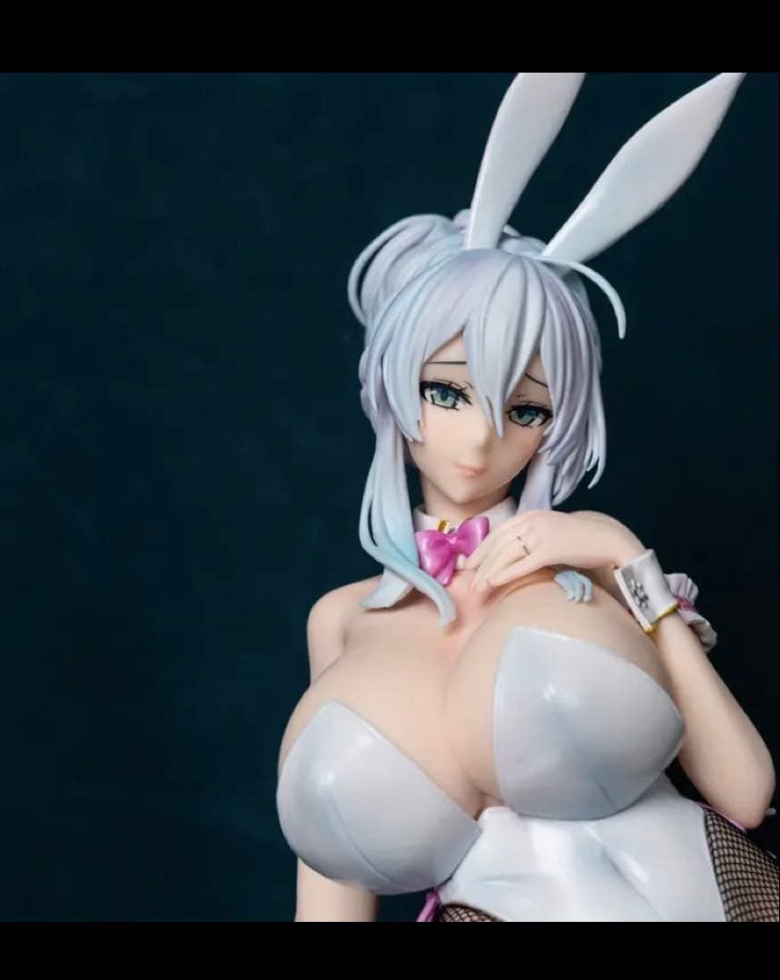 白いバニーガール　フィギュア