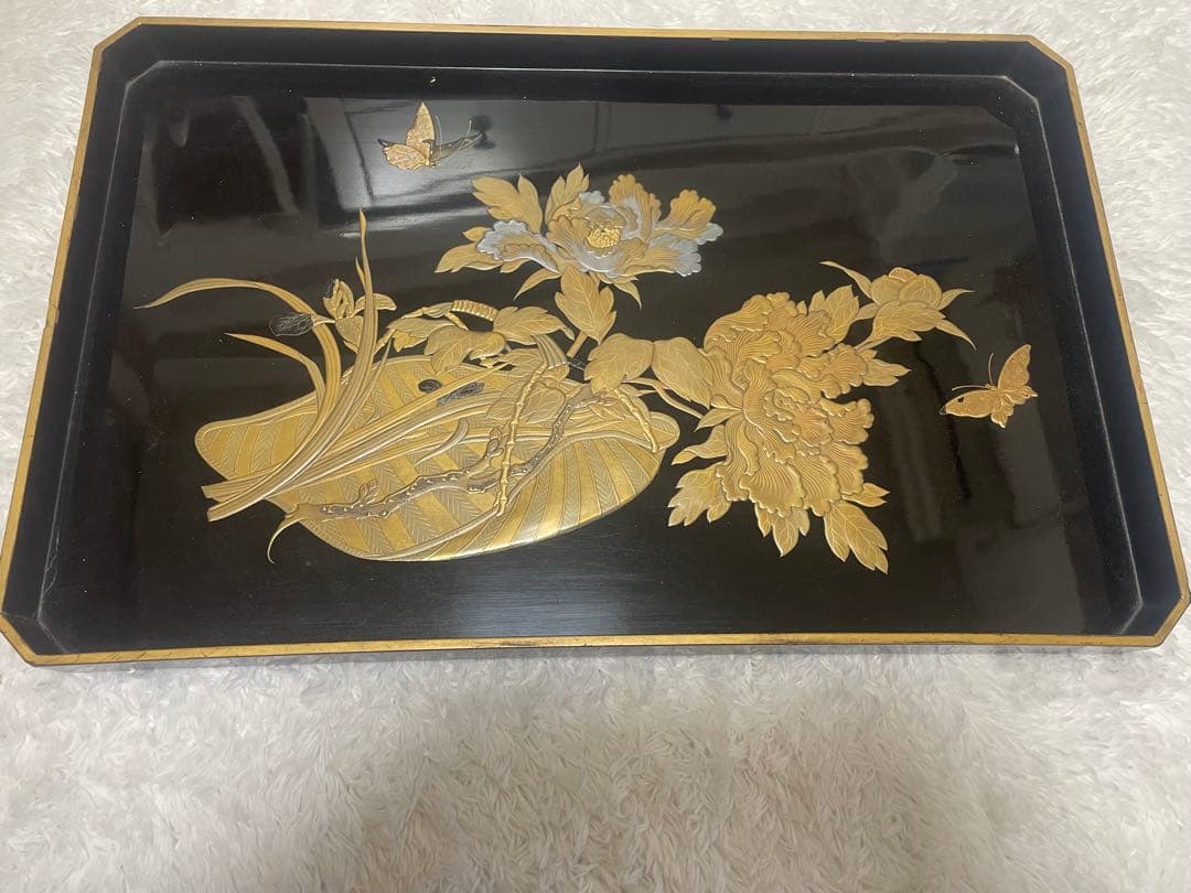 値下げしました　輪島塗り　漆器 膳 金色の花と蝶のデザイン　金蒔絵