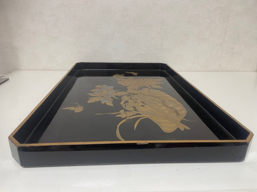 値下げしました　輪島塗り　漆器 膳 金色の花と蝶のデザイン　金蒔絵