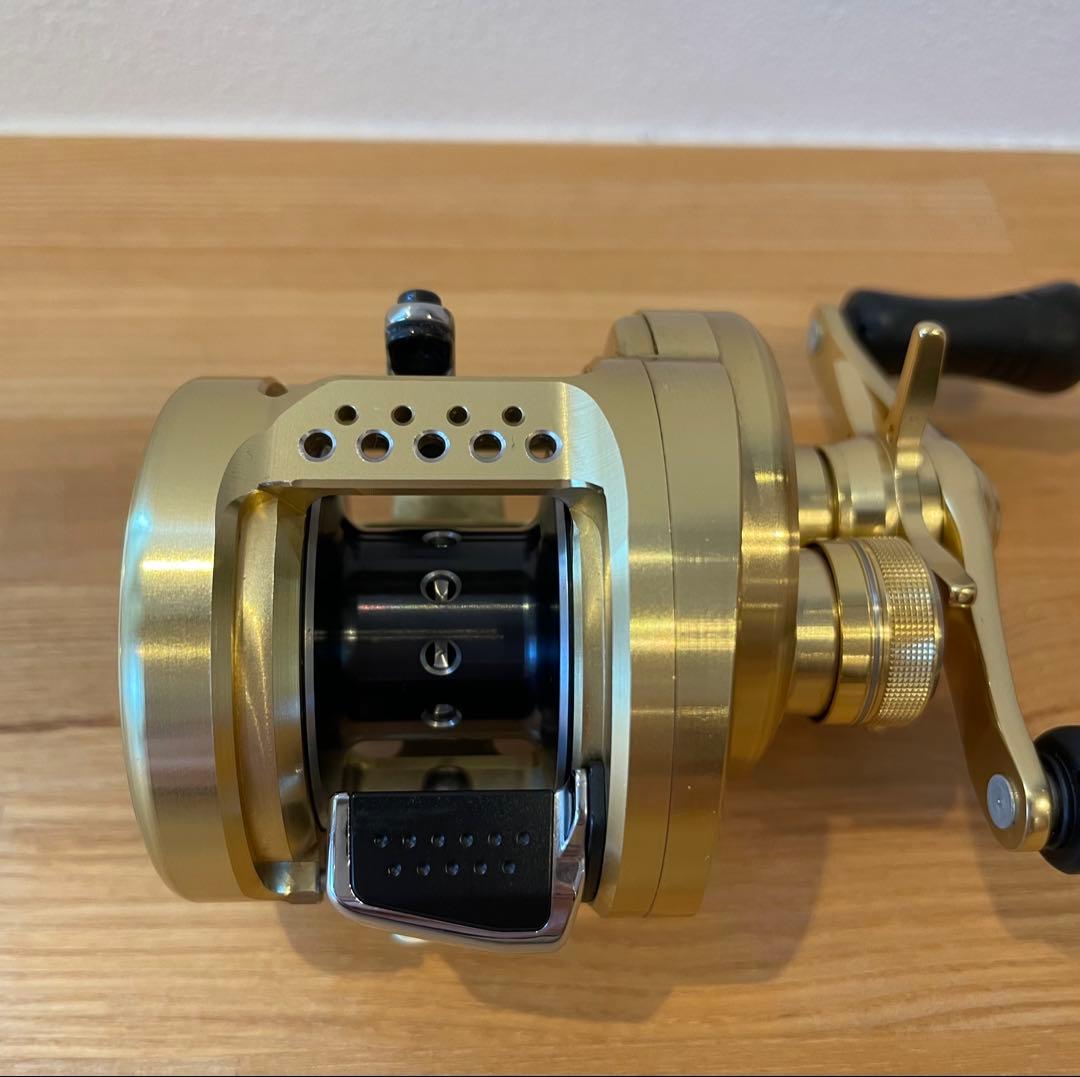 シマノ 14 カルカッタコンクエスト 200 ノーマルギア 右ハンドル 美品