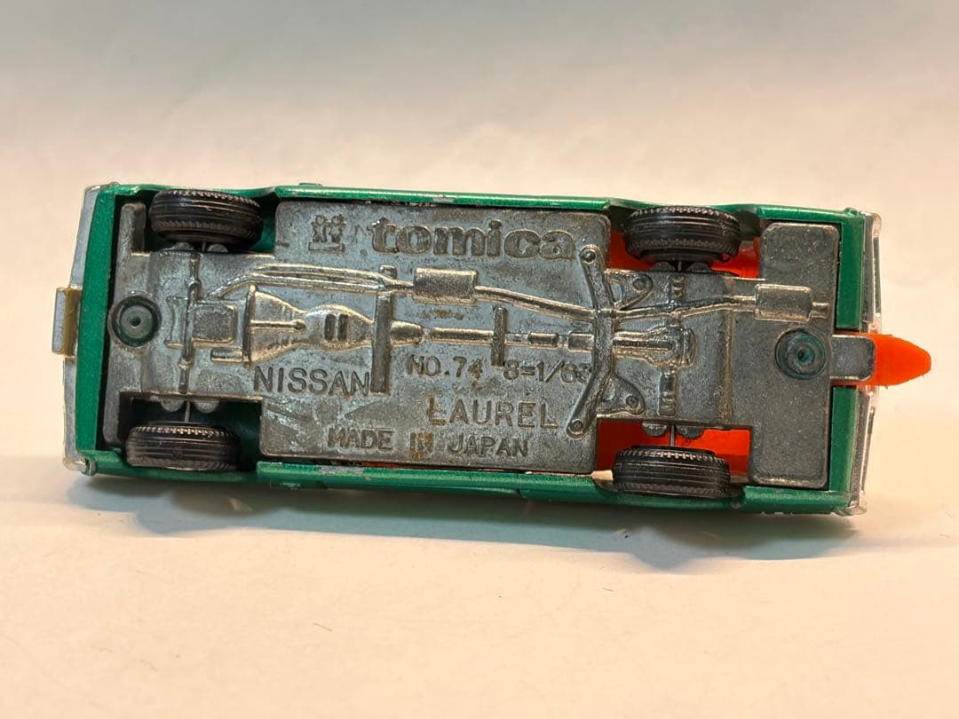 トミカ 黒箱 小田急特注 ニッサン ローレル 2000SGX 日本製 当時物
