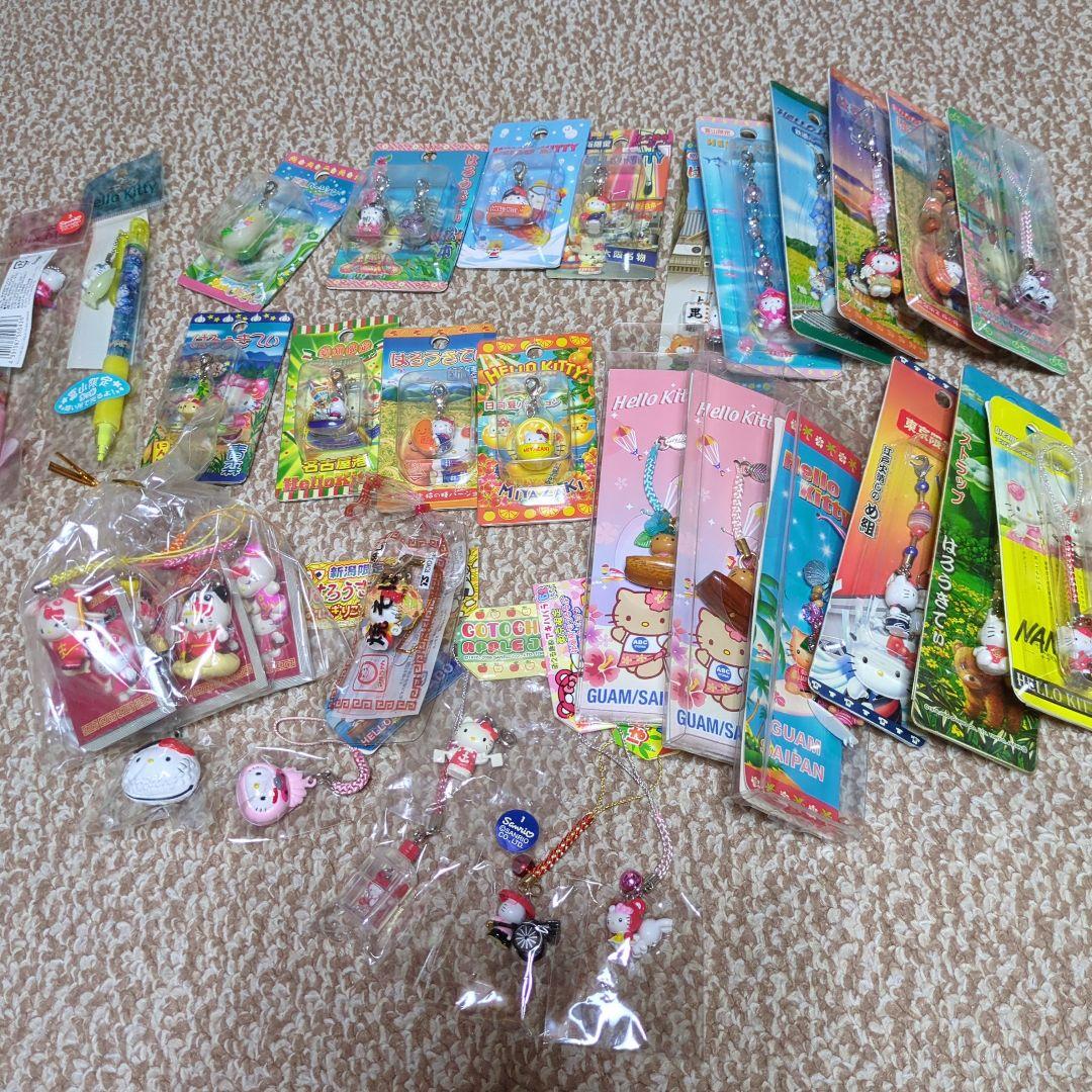 ご当地キティ　ボールペン、ストラップなど 32個