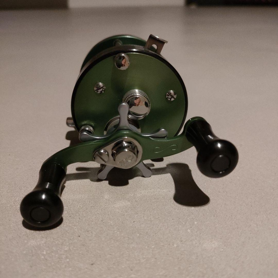 新品　五十鈴リール　bc421sss ブラックグリーン　bc420　五十鈴