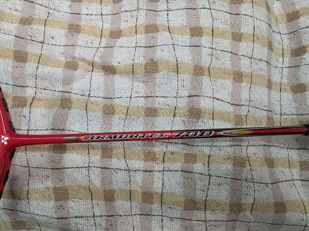 ヨネックス（YONEX）のバドミントンラケット アーマーテック700です。﻿